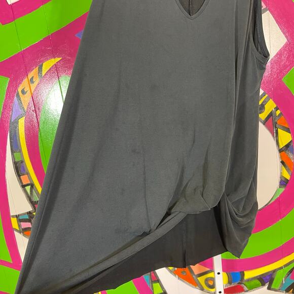 She + Sky, Tank Top with Knot Detail. Size 2XL. Good used condition! - Picture 4 of 7